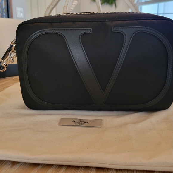 Valentino Garavani VLogo crossbody bag nylon and leather - Picture 4 of 12